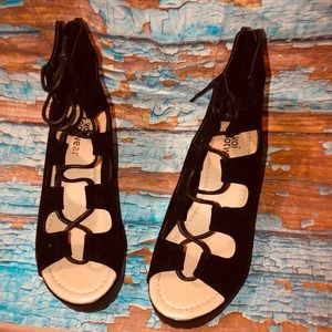 DOLLSKILL DELO LACE UP BLACK VELVET SANDALS 8